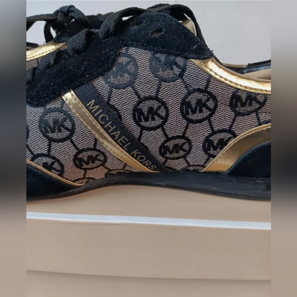NEW Michael Kors Black And Gold Logo Monogram Jacquared Sneakers Women's 9 M - Picture 7 of 7
